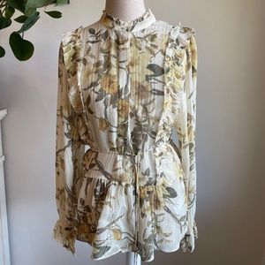 Reiss size 4 women’s long sleeved ruffled top in floral.